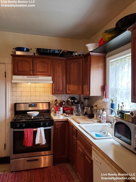 Primary Photo - 32 Antwerp St