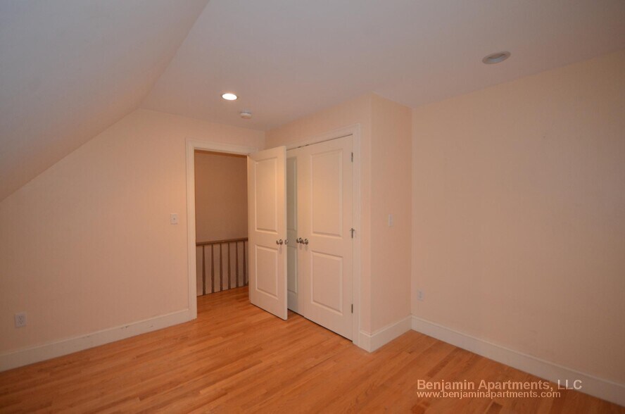 Building Photo - 25 Lothrop St