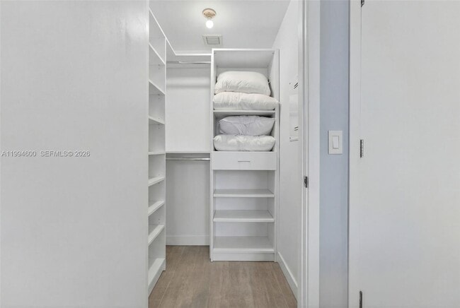 Building Photo - 1010 Brickell Ave