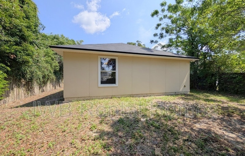 Building Photo - 7730 Eaton Ave