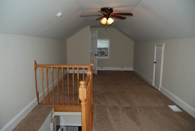 Building Photo - 3 Bedroom 1 Bath House