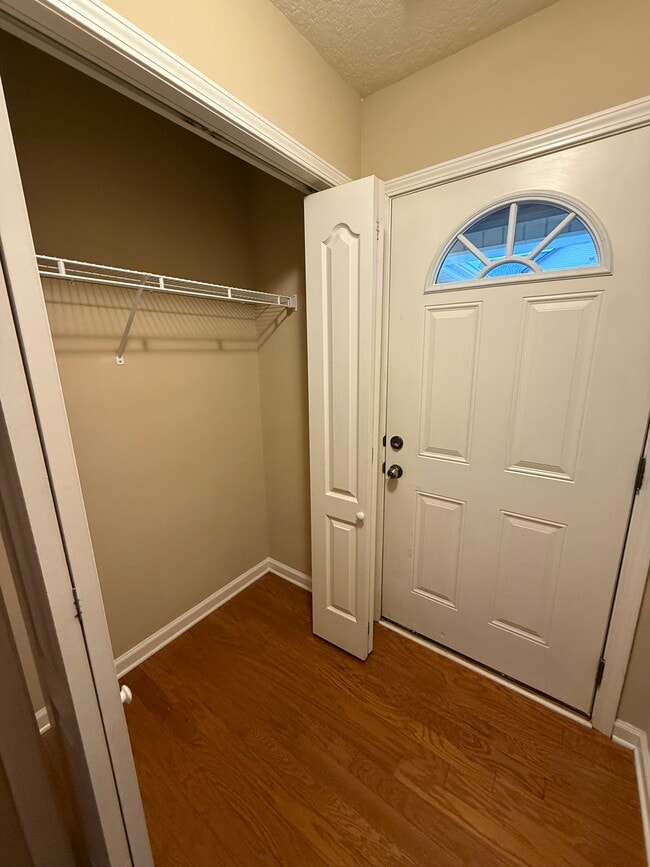 Building Photo - 9907 Thunderbolt Way