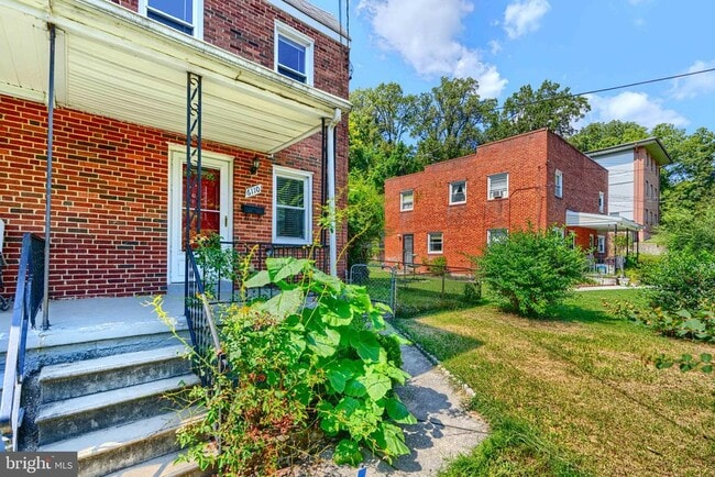 Building Photo - 6110 Everall Ave