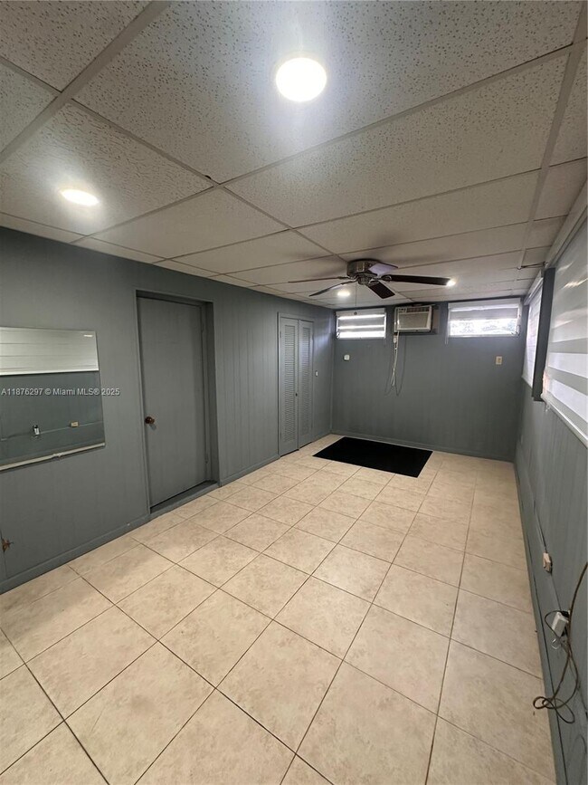 Building Photo - 372 W Dayton Cir