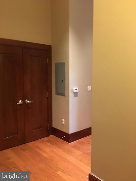 Building Photo - 8220 Crestwood Heights Dr