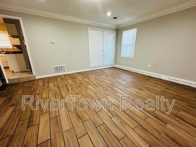 Building Photo - 5392 Elmhurst Ave