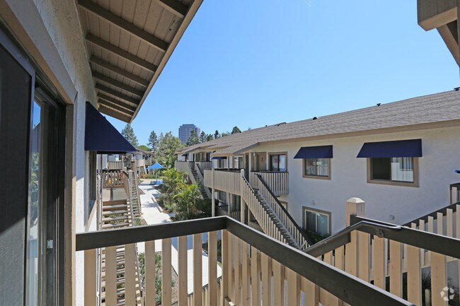 1 BR, 1 BA - 600 SF - La Jolla Canyon Apartments