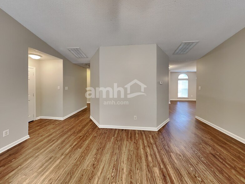 Building Photo - 1720 Silverberry Ct