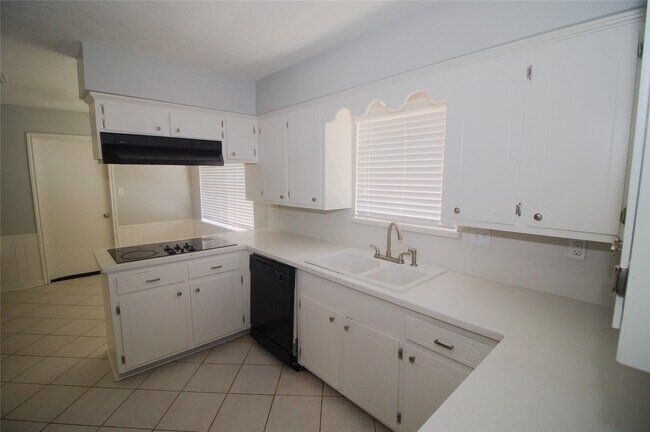 Building Photo - 1030 Montour Dr