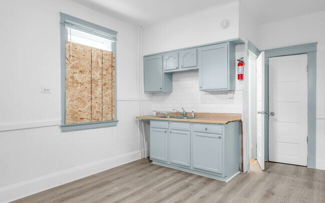 Building Photo - 15322 Yorick Ave