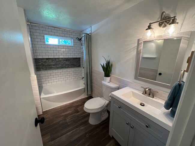 Building Photo - Beautiful 4 bed 3 bath home!