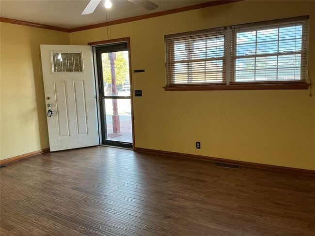 Building Photo - 714 S 6th St