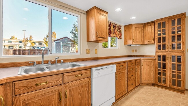 Building Photo - 3 Bedroom Home