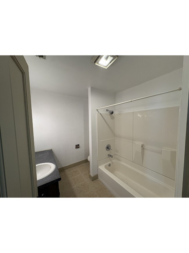 Building Photo - 6th Street Apartments