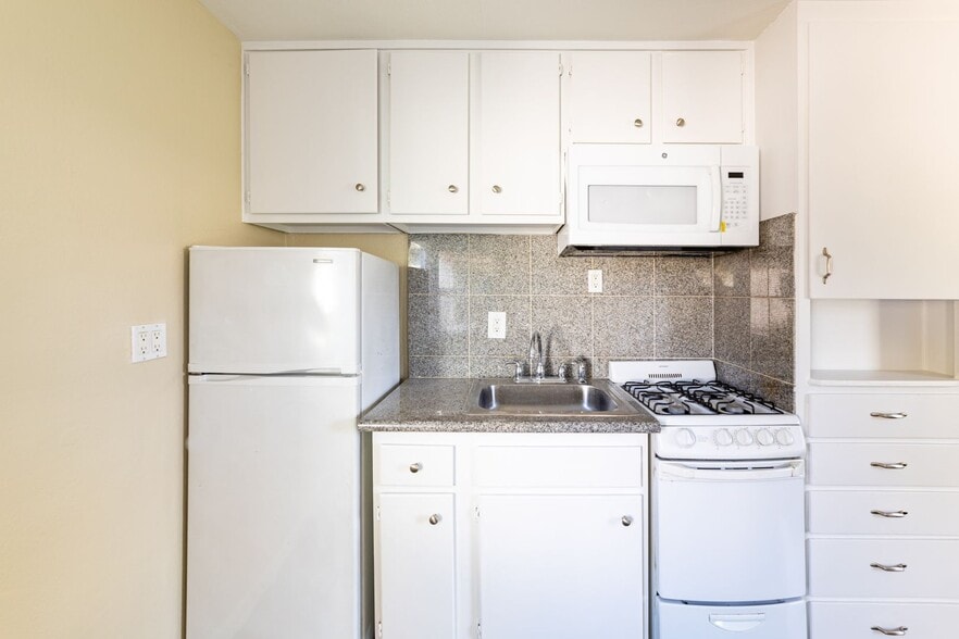 Building Photo - 1911 Church St