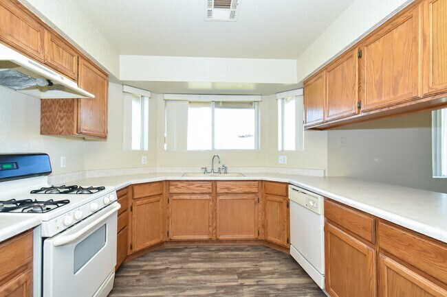 Building Photo - 2866 S 30th Dr