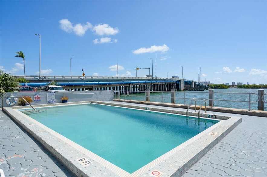 Building Photo - 7899 NE Bayshore Ct