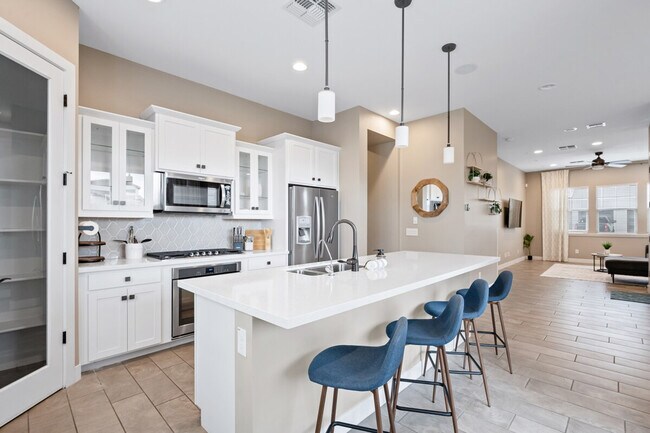 Building Photo - 1950 E Queen Creek Rd