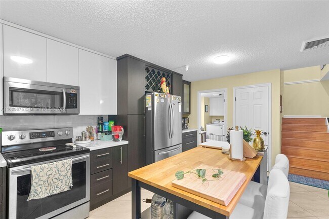 Building Photo - 751 NW 99th Cir