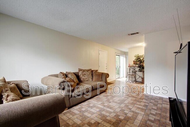 Building Photo - 1740 Rutland Dr