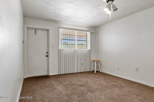 Building Photo - 401 Monroe Ave