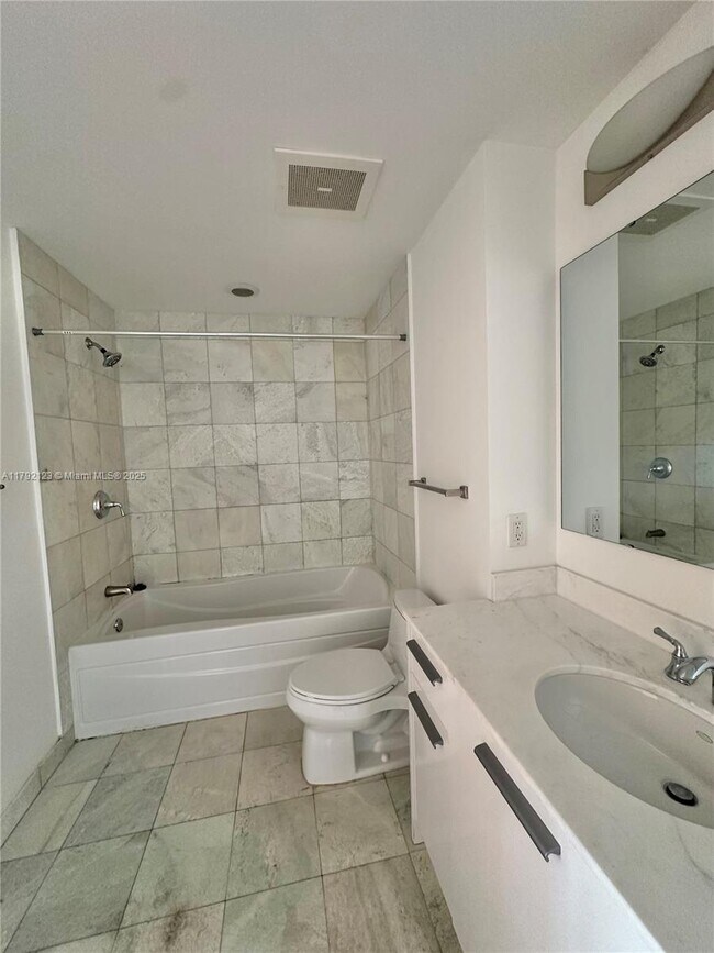 Building Photo - 1060 Brickell Ave