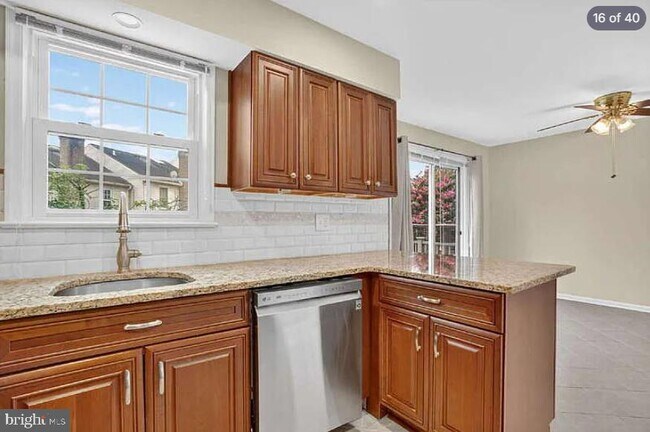 Building Photo - 7427 Salford Ct