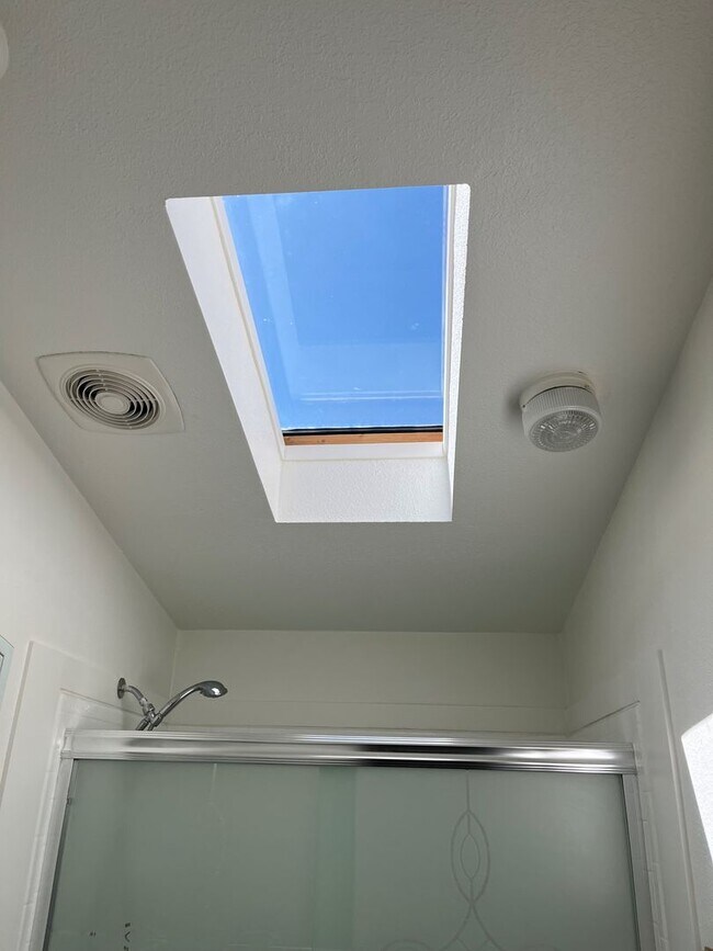 Building Photo - Round Lake Estates