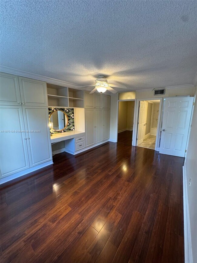 Building Photo - 2 bedroom in Aventura FL 33160
