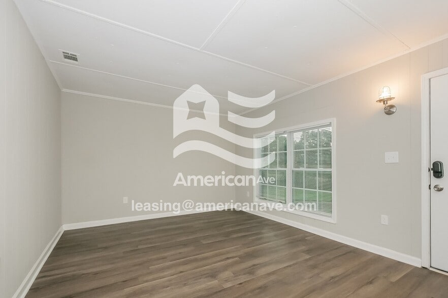 Building Photo - 129 Royal Ct