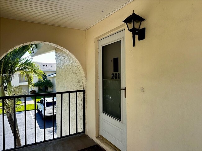 Building Photo - 1815 Robalo Dr