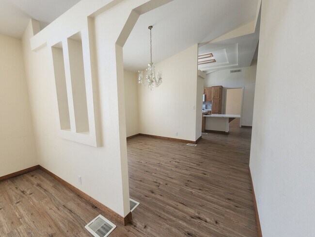 Building Photo - Family Home on 4 acres close to schools