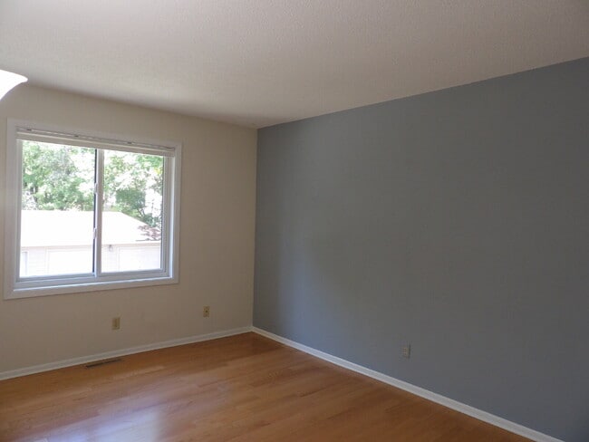 Building Photo - 6095 Courtly Alcove