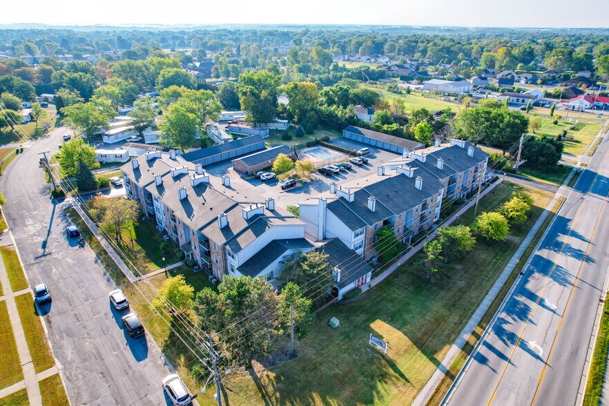 Building Photo - 2360 Wapakoneta Ave