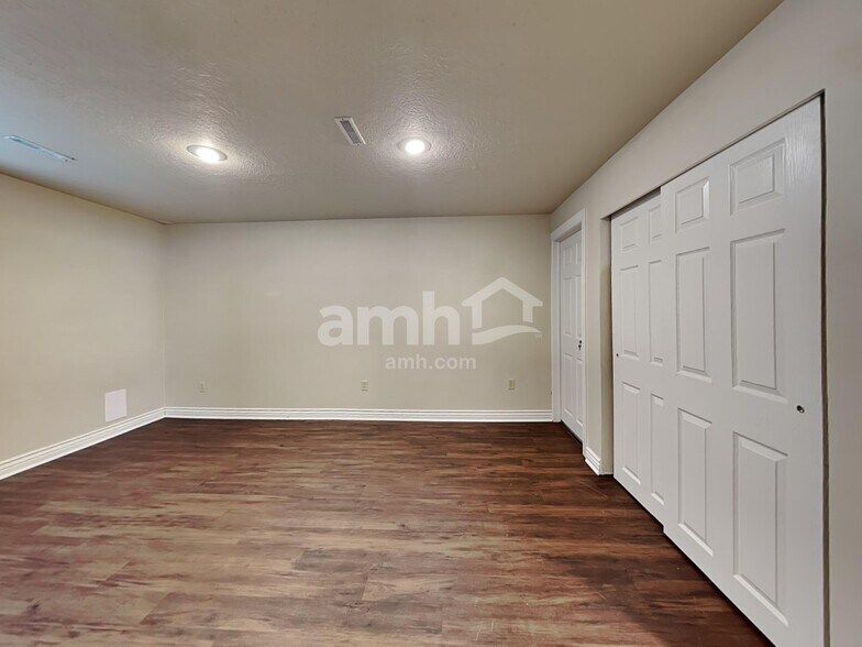 Building Photo - 1190 Inverness Dr