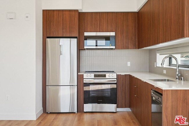 Building Photo - 10431 Santa Monica Blvd