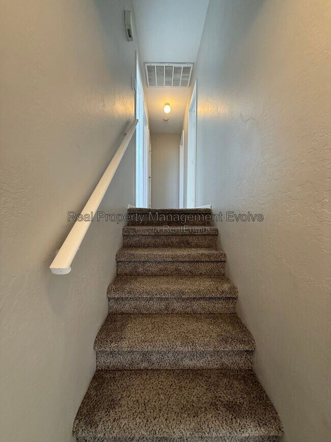Building Photo - 3725 E Taro Ln
