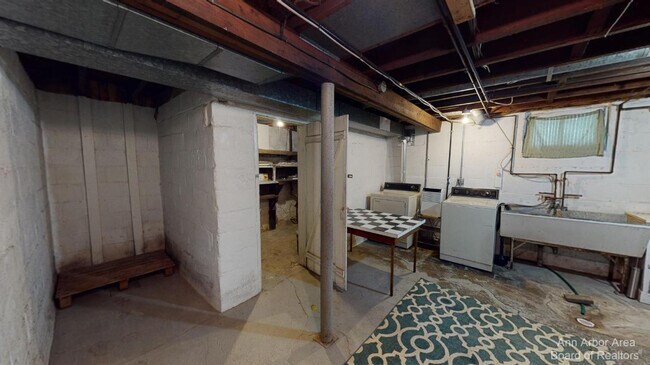 Building Photo - 1705 Jackson Ave