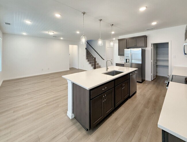 Building Photo - Elegant New Build in Princeton with Pool, ...