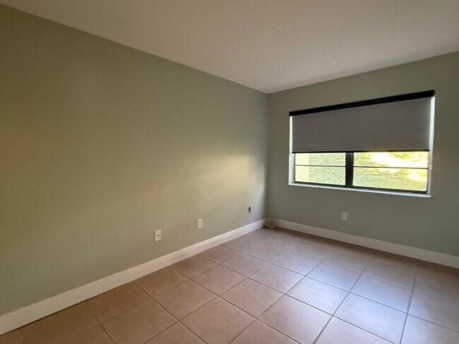 Building Photo - 2050 Oleander Blvd