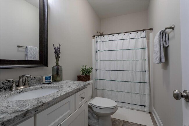 Building Photo - 357 Sydney Dr S