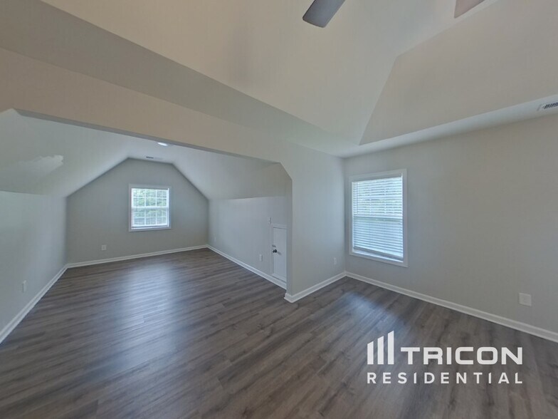 Building Photo - 3530 Woodsong Rw