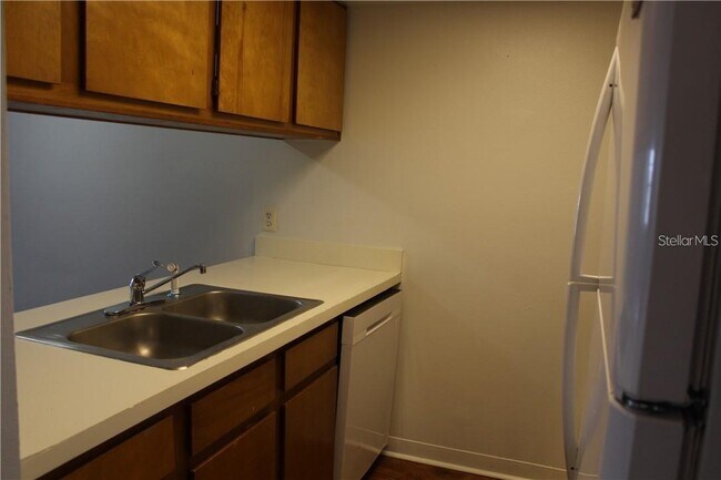 Building Photo - 4863 W McElroy Ave