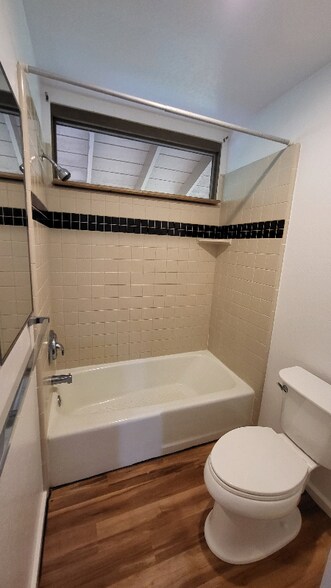 Building Photo - 555 La'aloa Ave