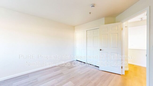 Building Photo - 120 Treadway Ct