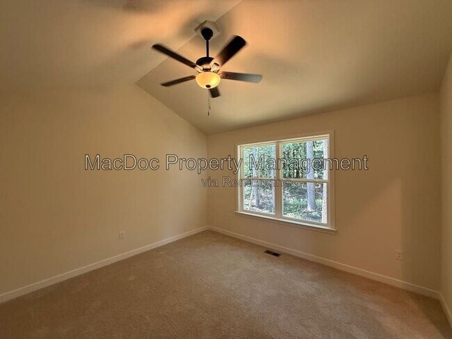 Building Photo - 387 Forest Grove Rd