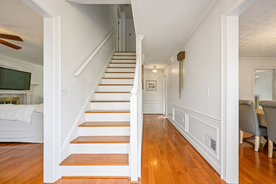Building Photo - 1223 Settlebench Ln
