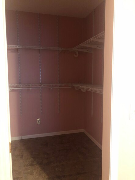 Building Photo - 1680 Oakbrooke Ct