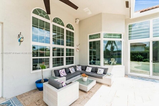 Building Photo - 2708 Meadowood Dr
