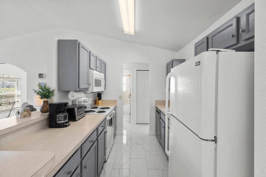 Building Photo - 3620 Candia Ave